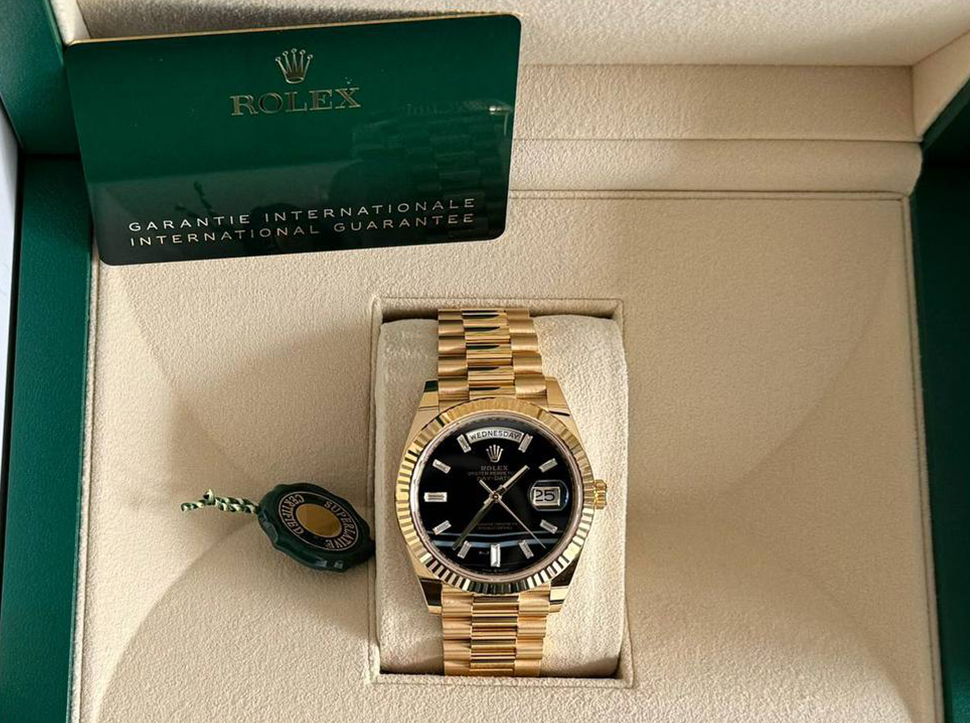 Buy original Rolex DAY-DATE 40 m 228238-0059 with Bitcoin!